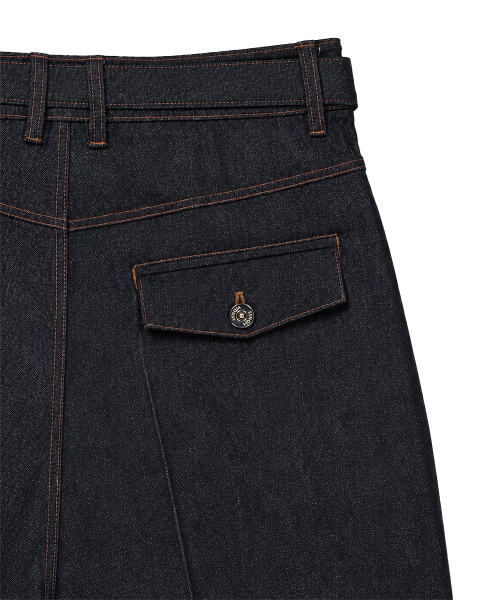 SYNQIA(シンキア)の「カーブドプリーツデニムトラウザーインディゴ(デニムパンツ・メンズ・その他・SMALL/MEDIUM/LARGE)」の5枚目の写真
