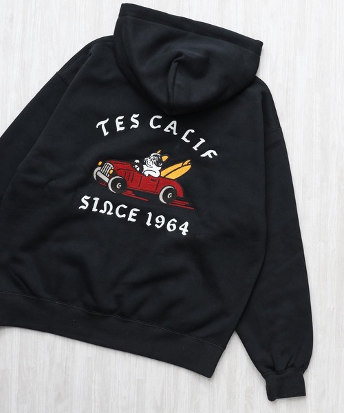 The Endless Summer(エンドレスサマー)の「TES 50S CAR CLUB EMB BIG SWEAT PARKA / スウェットパーカー(パーカー・メンズ・グレー/ブラウン/ブラック・SMALL/MEDIUM/LARGE/X-LARGE)」の2枚目の写真