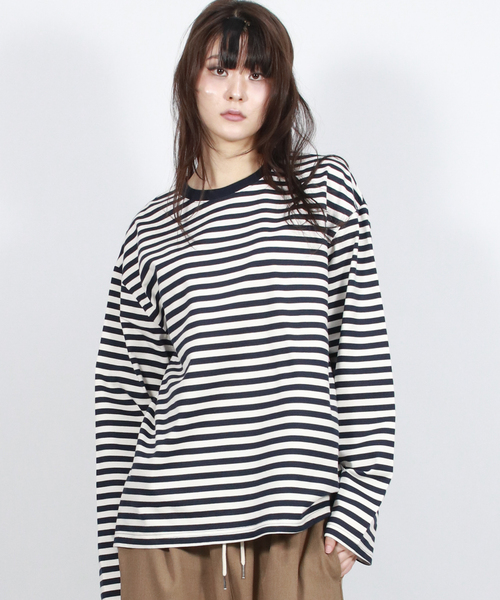 DEMARC(ドゥマーク)の「STRIPE LOOSE-FIT LONG SLEEVE TEE - Dark Navy(Tシャツ/カットソー・レディース・その他・MEDIUM/LARGE)」の1枚目の写真