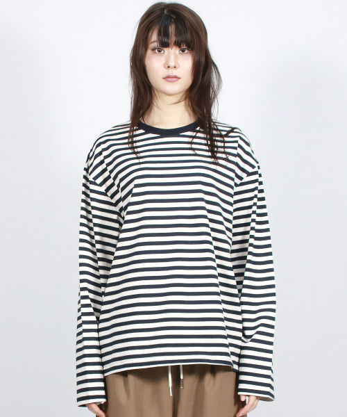 DEMARC(ドゥマーク)の「STRIPE LOOSE-FIT LONG SLEEVE TEE - Dark Navy(Tシャツ/カットソー・レディース・その他・MEDIUM/LARGE)」の3枚目の写真