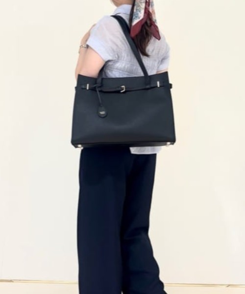 Samantha Thavasa（サマンサタバサ）の「スクエアレザートートバッグ大サイズ（トートバッグ・レディース・オフホワイト/ブラック/グレイッシュベージュ・FREE）」の3枚目の写真