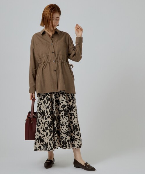 grove(グローブ)の「【羽織りでも、1枚着でも】スエードライクドロストシャツ(シャツ/ブラウス・レディース・ライトベージュ/ダークウッド/ブラウン系・01/02/03/04/05)」の5枚目の写真