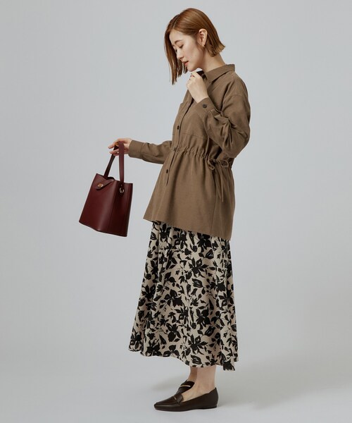 grove(グローブ)の「【羽織りでも、1枚着でも】スエードライクドロストシャツ(シャツ/ブラウス・レディース・ライトベージュ/ダークウッド/ブラウン系・01/02/03/04/05)」の6枚目の写真