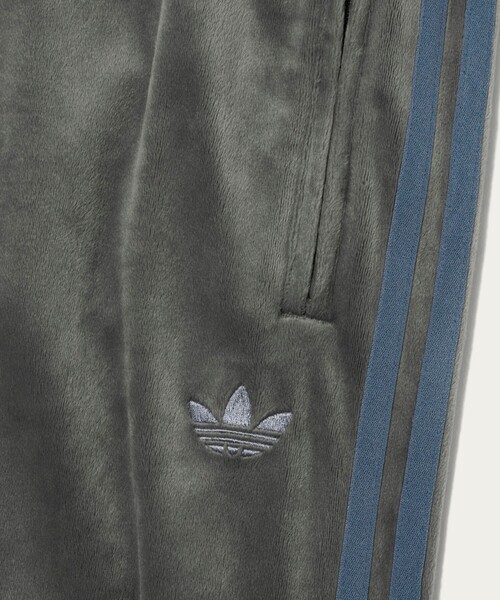 adidas Originals(アディダスオリジナルス)の「【別注】<adidas Originals>ベロア トラック パンツ(その他パンツ・メンズ・ダークグレー・M/L/XL/S)」の9枚目の写真
