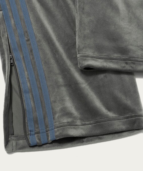 adidas Originals(アディダスオリジナルス)の「【別注】<adidas Originals>ベロア トラック パンツ(その他パンツ・メンズ・ダークグレー・M/L/XL/S)」の17枚目の写真
