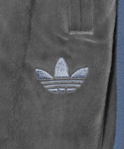 adidas Originals(アディダスオリジナルス)の「【別注】<adidas Originals>ベロア トラック パンツ(その他パンツ・メンズ・ダークグレー・M/L/XL/S)」の11枚目の写真