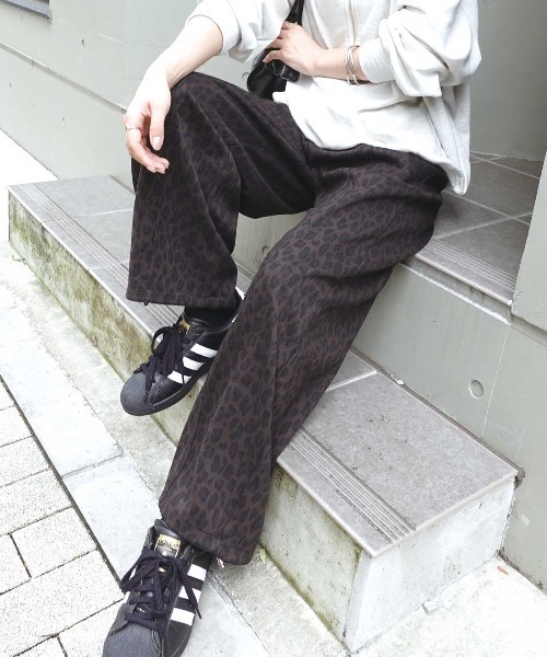 CORNERS(コーナーズ)の「レオパード柄スウェットパンツ(スウェットパンツ・レディース・グレー/ブラウン・L/M)」の1枚目の写真