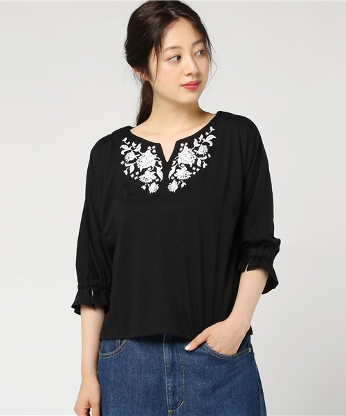 VENCEEXCHANGE（ヴァンスエクスチェンジ）の「花柄プリントキャンディスリーブプルオーバー（Tシャツ/カットソー・レディース・ライトブラウン/ブラック/オフホワイト・MEDIUM）」の3枚目の写真