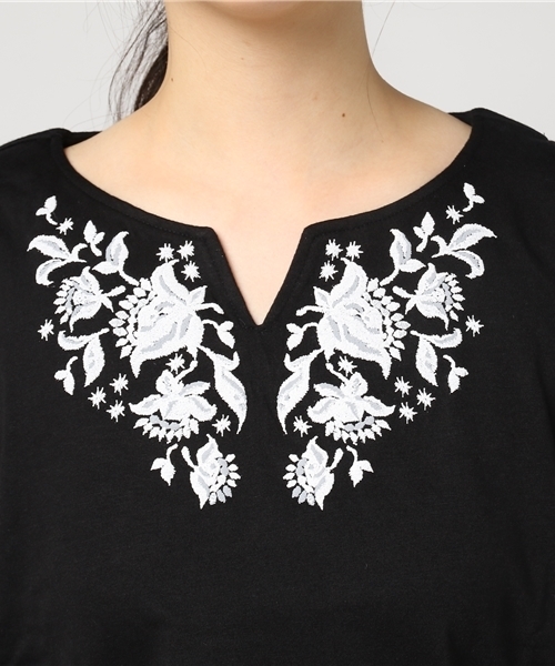 VENCEEXCHANGE（ヴァンスエクスチェンジ）の「花柄プリントキャンディスリーブプルオーバー（Tシャツ/カットソー・レディース・ライトブラウン/ブラック/オフホワイト・MEDIUM）」の7枚目の写真