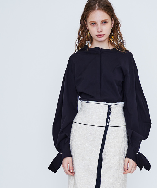 UNITED TOKYO（ユナイテッドトウキョウ）の「スリーブコンシャスTOP（シャツ/ブラウス・レディース・ホワイト/ブラック・1）」の7枚目の写真