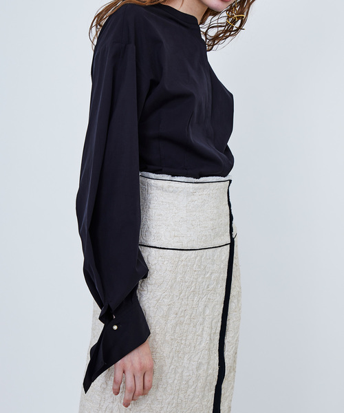 UNITED TOKYO（ユナイテッドトウキョウ）の「スリーブコンシャスTOP（シャツ/ブラウス・レディース・ホワイト/ブラック・1）」の6枚目の写真