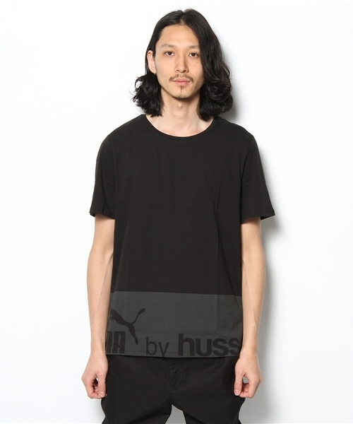 PUMA（プーマ）の「ロゴ TEE - PUMA by hussein chalayan（Tシャツ 