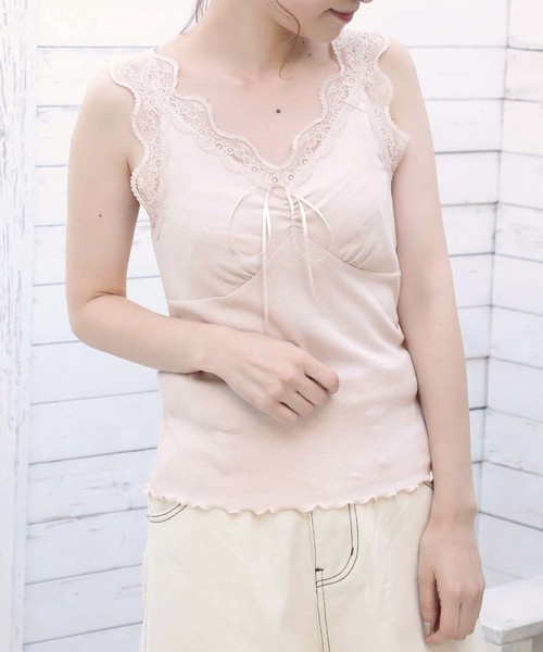 one after another NICE CLAUP（ワンアフターアナザーナイスクラップ）の「リボン付き レースタンク（タンクトップ・レディース・ダークブラウン/オフホワイト/アイボリー/グレイッシュベージュ/ライトベージュ/スモークピンク/モカ・FREE）」の3枚目の写真