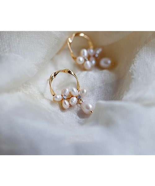 TIMELESS&THREE(タイムレスアンドスリー)の「パールモチーフピアス(ピアス(両耳用)・レディース・A/B/F/G/K/E/C/D/I/H/J/L/N/M/O/P/Q/R/S/T/U/V/W/Y/その他1/X/Z/その他2/その他3/その他4/その他5/その他6/その他7・FREE)」の8枚目の写真