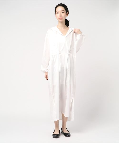 STYLEBLOCK（スタイルブロック）の「ソフトブロードサイドスリットドロストフードパーカーマキシワンピース（ワンピース・レディース・キャメル/ホワイト/ブラック・M）」の2枚目の写真