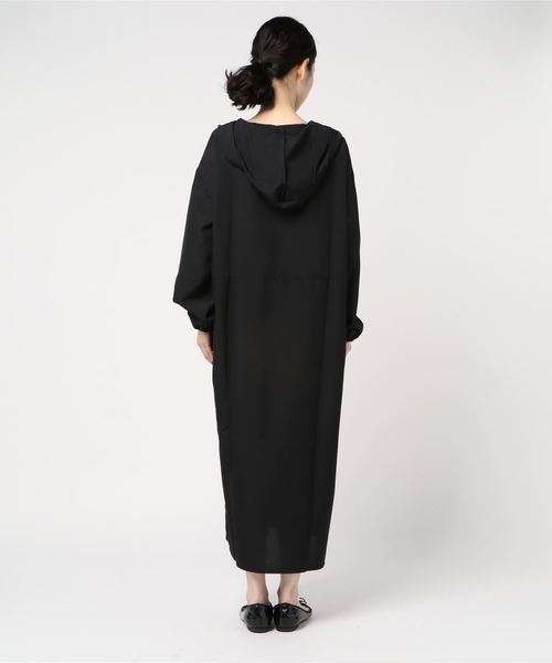 STYLEBLOCK（スタイルブロック）の「ソフトブロードサイドスリットドロストフードパーカーマキシワンピース（ワンピース・レディース・キャメル/ホワイト/ブラック・M）」の4枚目の写真