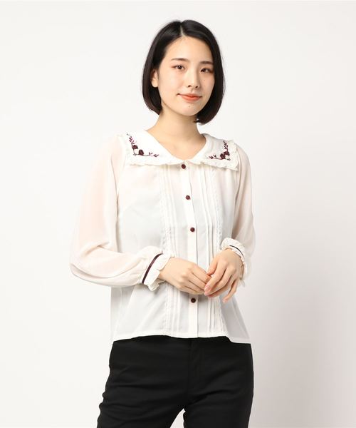 axes femme（アクシーズファム）の「巻きバラ刺繍ブラウス