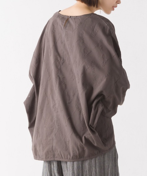 OMNES（オムネス）の「リーフ刺繍ドルマンプルオーバー（Tシャツ/カットソー・レディース・チャコールグレー/ベージュ/アイボリー・FREE）」の6枚目の写真