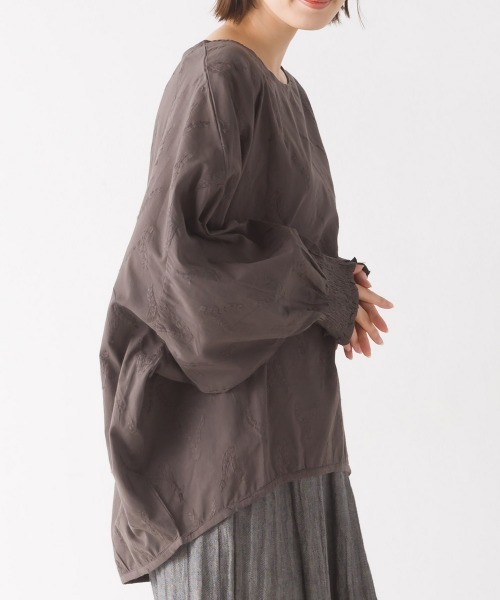 OMNES（オムネス）の「リーフ刺繍ドルマンプルオーバー（Tシャツ/カットソー・レディース・チャコールグレー/ベージュ/アイボリー・FREE）」の7枚目の写真