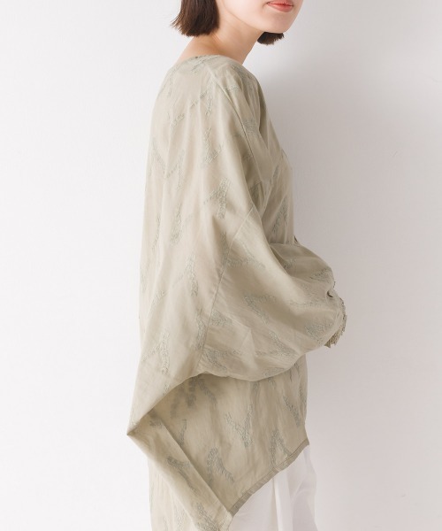 OMNES（オムネス）の「リーフ刺繍ドルマンプルオーバー（Tシャツ/カットソー・レディース・チャコールグレー/ベージュ/アイボリー・FREE）」の9枚目の写真