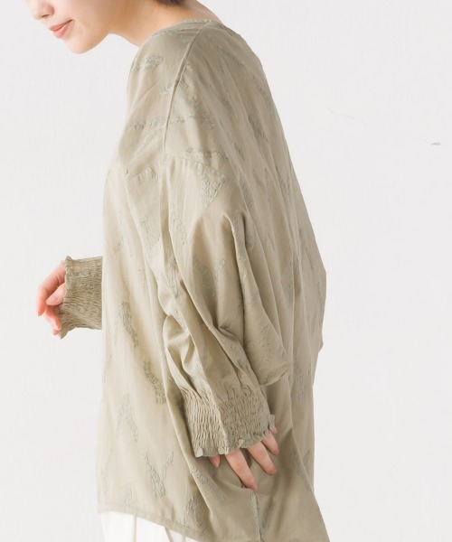 OMNES（オムネス）の「リーフ刺繍ドルマンプルオーバー（Tシャツ/カットソー・レディース・チャコールグレー/ベージュ/アイボリー・FREE）」の10枚目の写真