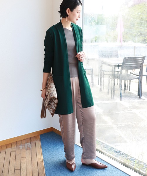 andme(アンドミー)の「とろみサテンタックテーパードパンツ(その他パンツ・レディース・カーキ/ブルー/アイボリー/グレー系その他/テラコッタ・M/L)」の8枚目の写真