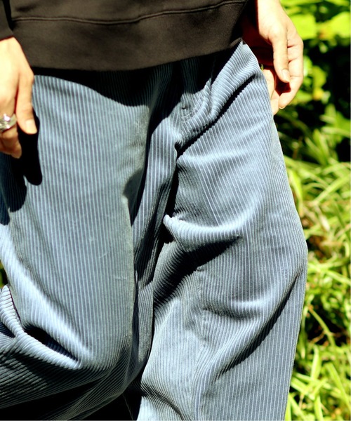 JOURNAL STANDARD（ジャーナルスタンダード）の「バルーン 太畝コーデュロイ パンツ（その他パンツ・メンズ・ブラック/パープル/ブラウン/オフホワイト/イエロー/ブルー・SMALL/MEDIUM/LARGE/X-LARGE）」の12枚目の写真