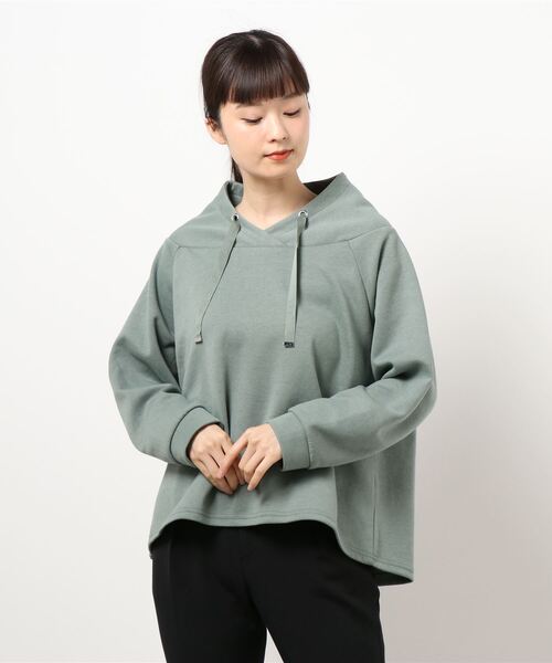 BELLUNA(ベルーナ)の「スタンドワイドネックプルオーバー(スウェット・レディース・ブルーグレー/ライトベージュ/ブラック/ブラウン系その他/カーキ/チャコール・MEDIUM/LARGE/X-LARGE)」の10枚目の写真