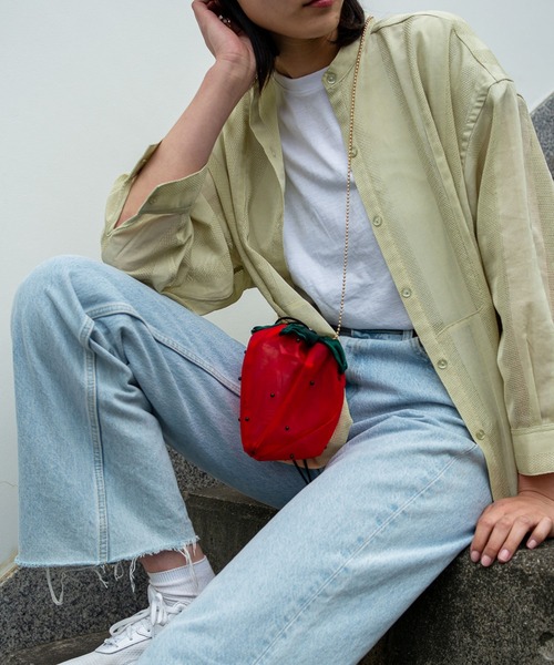 ACCOMMODE（アコモデ）の「シースルーフルーツミニバッグ（ショルダーバッグ・レディース・イエロー/レッド・FREE）」の2枚目の写真