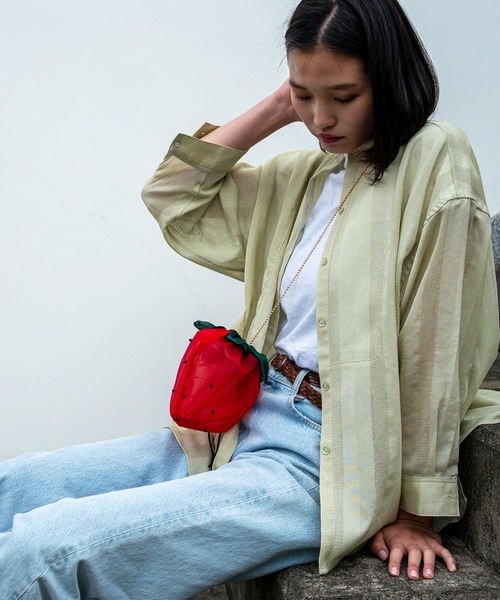 ACCOMMODE（アコモデ）の「シースルーフルーツミニバッグ（ショルダーバッグ・レディース・イエロー/レッド・FREE）」の3枚目の写真