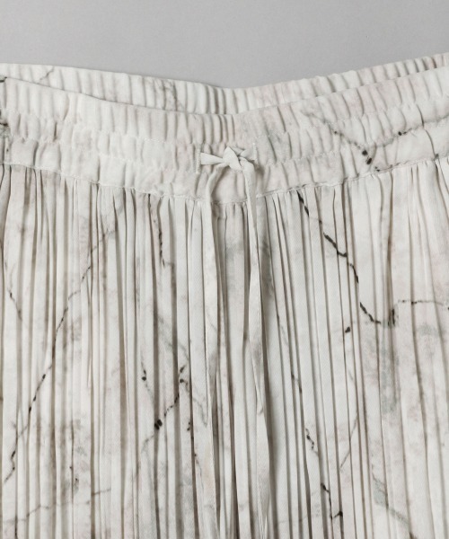 JEANASIS（ジーナシス）の「ニュアンスガラプリントプリーツパンツ/946199（その他パンツ・レディース・ベージュ系その他/グレー系その他・FREE）」の8枚目の写真