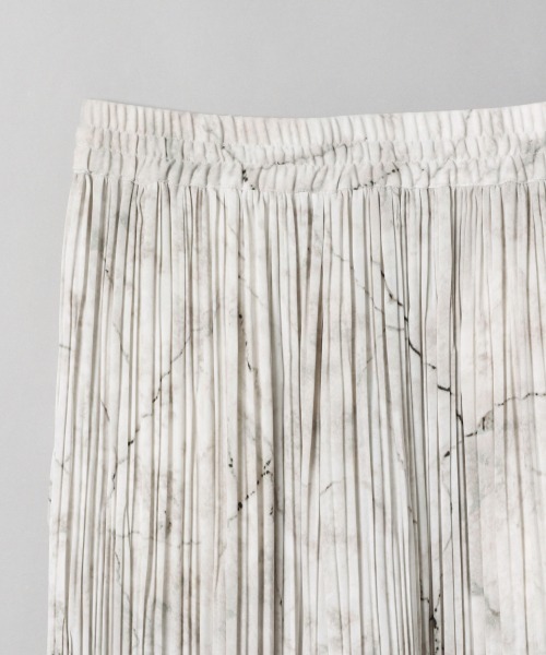 JEANASIS（ジーナシス）の「ニュアンスガラプリントプリーツパンツ/946199（その他パンツ・レディース・ベージュ系その他/グレー系その他・FREE）」の4枚目の写真