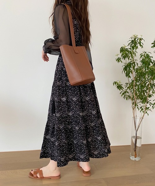 ABITOKYO(アビトーキョー)の「シアースリーブマキシ丈ドッキングティアード柄ワンピース(ワンピース・レディース・ホワイト/ブラック/グリーン・FREE)」の10枚目の写真