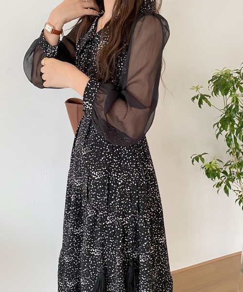 ABITOKYO(アビトーキョー)の「シアースリーブマキシ丈ドッキングティアード柄ワンピース(ワンピース・レディース・ホワイト/ブラック/グリーン・FREE)」の4枚目の写真