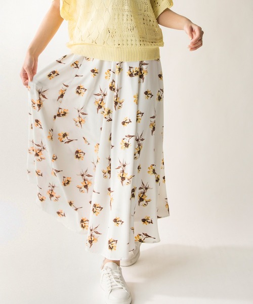 MILLION CARATS（ミリオンカラッツ）の「【STYLE4】フラワーフレアスカート（スカート・レディース・オフホワイト/ネイビー・FREE）」の2枚目の写真