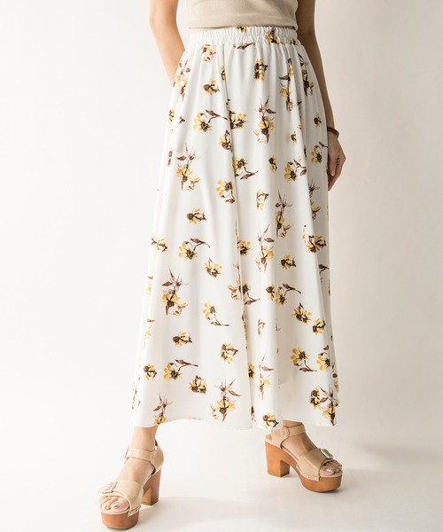 MILLION CARATS（ミリオンカラッツ）の「【STYLE4】フラワーフレアスカート（スカート・レディース・オフホワイト/ネイビー・FREE）」の3枚目の写真