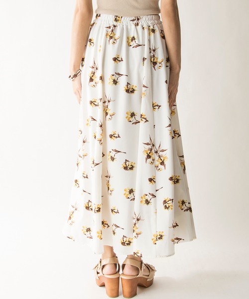 MILLION CARATS（ミリオンカラッツ）の「【STYLE4】フラワーフレアスカート（スカート・レディース・オフホワイト/ネイビー・FREE）」の5枚目の写真