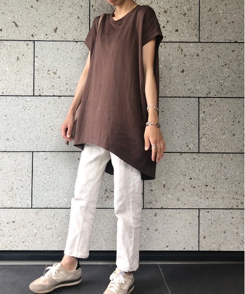 AZUL ENCANTO(アズールエンカント)の「コクーントップス(Tシャツ/カットソー・レディース・ダークブラウン/オフホワイト/スモークピンク/ライトベージュ・FREE)」の3枚目の写真