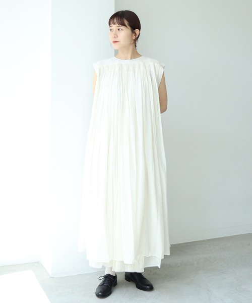 cardo fabrica（カルドファブリカ）の「._◇インドカディノースリーブワンピース（ワンピース・レディース・ブラック/キナリ・FREE）」の2枚目の写真