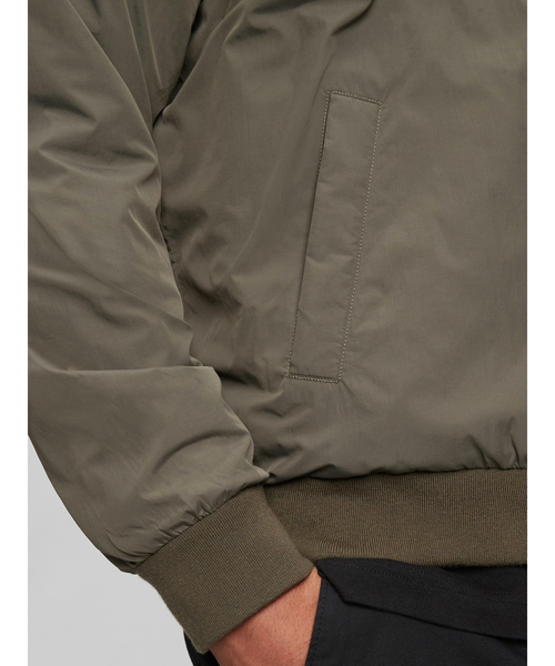 GAP（ギャップ）の「リサイクルナイロン100% ボンバージャケット（ブルゾン・メンズ・ブラック/ブラック系その他・S/M/L/XS/XL）」の10枚目の写真