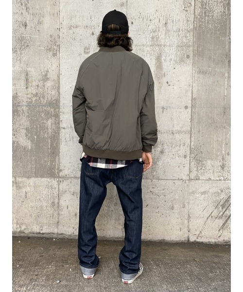 GAP（ギャップ）の「リサイクルナイロン100% ボンバージャケット（ブルゾン・メンズ・ブラック/ブラック系その他・S/M/L/XS/XL）」の7枚目の写真