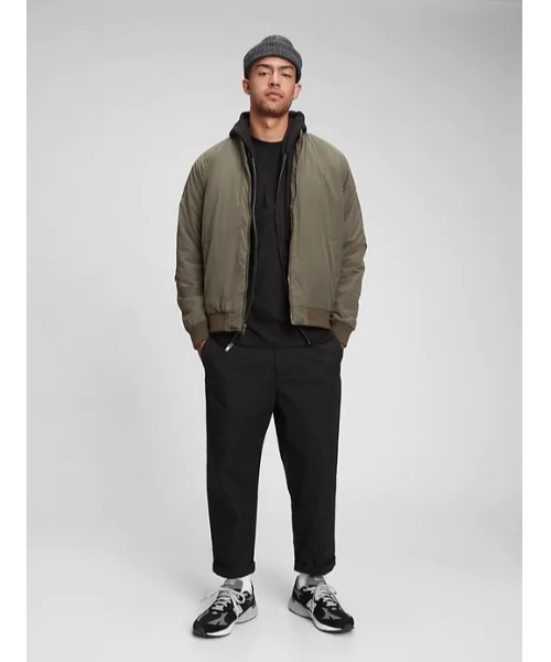 GAP（ギャップ）の「リサイクルナイロン100% ボンバージャケット（ブルゾン・メンズ・ブラック/ブラック系その他・S/M/L/XS/XL）」の11枚目の写真