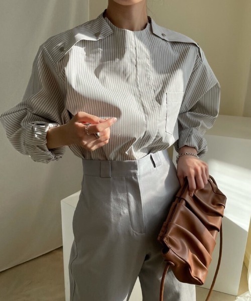 MANGROVE（マングローブ）の「ショルダーフラップストライプオーバーシャツ（シャツ/ブラウス・レディース・グレー/ブルー・FREE）」の3枚目の写真