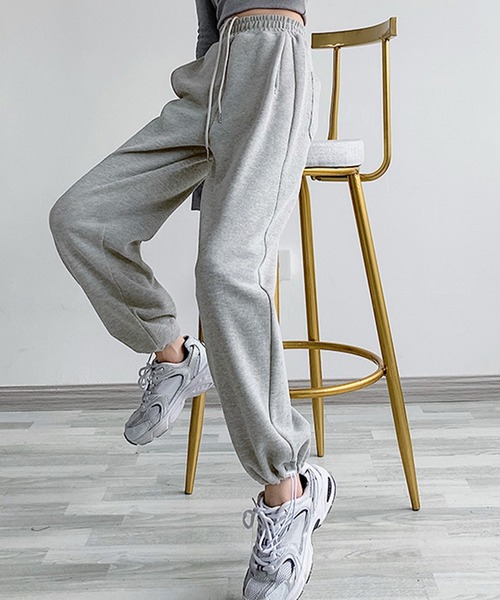 DAY CLOSET（デイ クローゼット）の「【大きいサイズ有/ドローコード裾調節可】シルエットアレンジスウェットジョガーパンツ レディース（スウェットパンツ・レディース・ホワイト/チャコールグレー/ブラック/ベージュ/グレー/グリーン/カーキブラウン/ブルー/パープル/オレンジ/ピンク・S/M/L/XL）」の20枚目の写真
