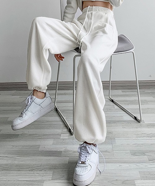 DAY CLOSET（デイ クローゼット）の「【大きいサイズ有/ドローコード裾調節可】シルエットアレンジスウェットジョガーパンツ レディース（スウェットパンツ・レディース・ホワイト/チャコールグレー/ブラック/ベージュ/グレー/グリーン/カーキブラウン/ブルー/パープル/オレンジ/ピンク・S/M/L/XL）」の13枚目の写真