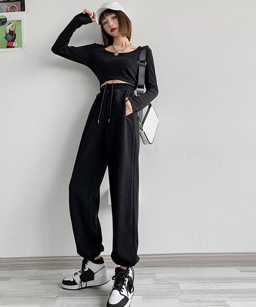 DAY CLOSET（デイ クローゼット）の「【大きいサイズ有/ドローコード裾調節可】シルエットアレンジスウェットジョガーパンツ レディース（スウェットパンツ・レディース・ホワイト/チャコールグレー/ブラック/ベージュ/グレー/グリーン/カーキブラウン/ブルー/パープル/オレンジ/ピンク・S/M/L/XL）」の17枚目の写真