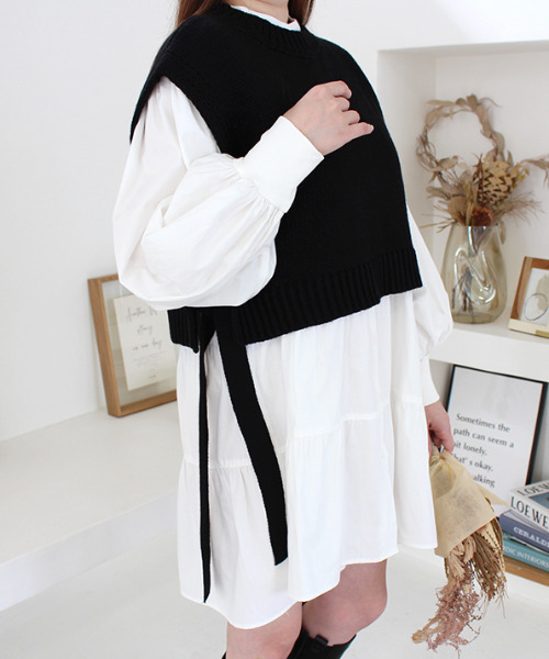 MODE ROBE（モードローブ）の「サイドリボンレイヤードニットベスト（ベスト・レディース・アイボリー/ブラック・FREE）」の3枚目の写真
