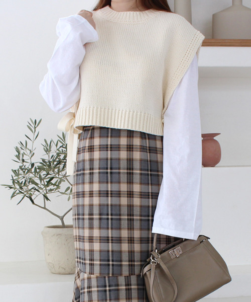 MODE ROBE（モードローブ）の「サイドリボンレイヤードニットベスト（ベスト・レディース・アイボリー/ブラック・FREE）」の4枚目の写真