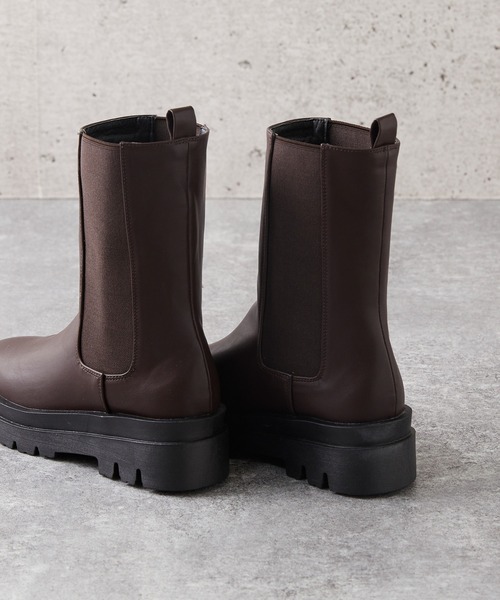 menue(メヌエ)の「トラックソール サイドゴアブーツ(ブーツ・レディース・ブラック/ダークブラウン・LL/S/M/L)」の2枚目の写真