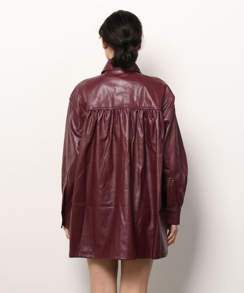 Levi's(リーバイス)の「LEVI'S(R) MADE&CRAFTED(R) シャーリングシャツ DRESS ACACIA LEATHERETTE RED(シャツワンピース・レディース・レッド・S/M)」の2枚目の写真